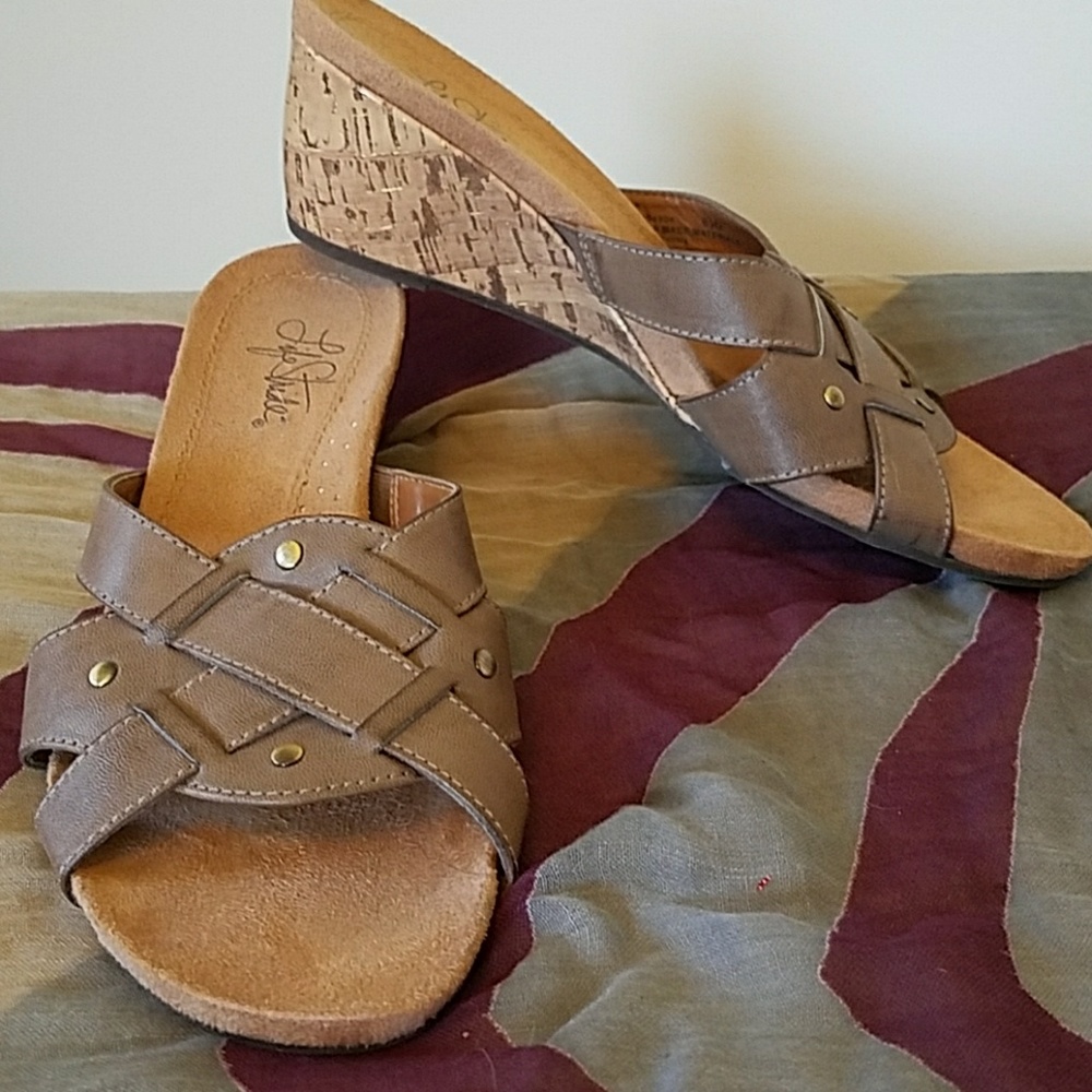 EUC  Life Stride "Nile" wedge sandals size 8.5M